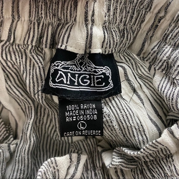 High Waisted Striped Soft Shorts W/ Pockets - Picture 7 of 7